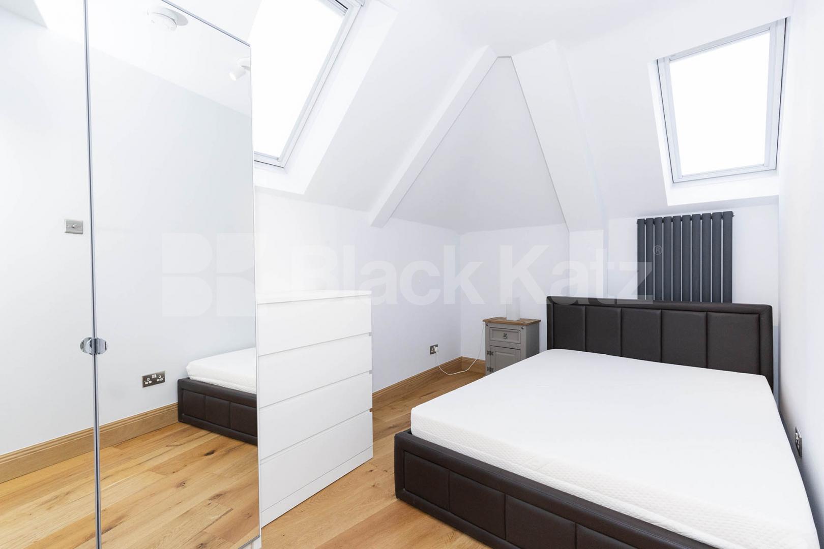 Newly refurbished stunning 2 bed flat set on the top floor of a development  Hargrave Road, Archway